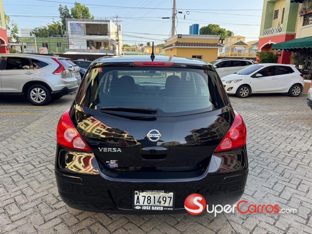 2012 Nissan Versa — foto 7 / 10