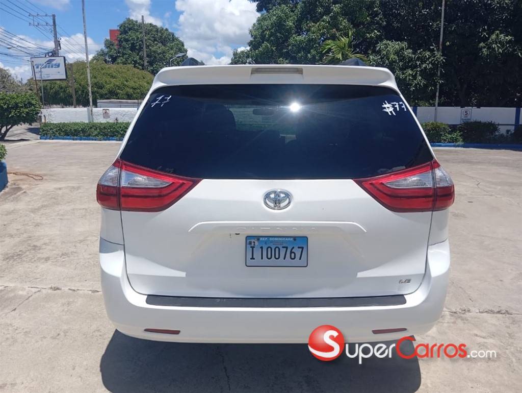 2017 Toyota Sienna LE — foto 4 / 4