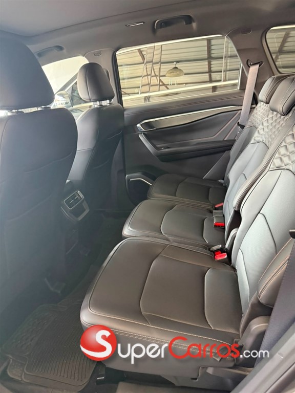 2026 Geely Okavango — foto 5 / 10