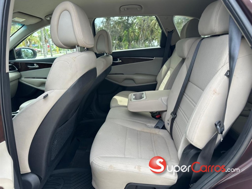 2016 Kia Sorento LX — foto 9 / 12