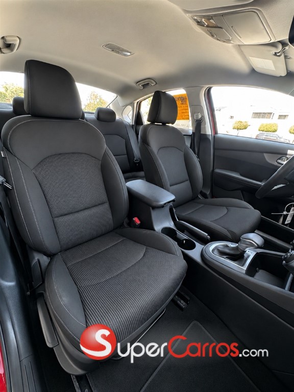 2021 Kia Forte LXS — foto 9 / 10