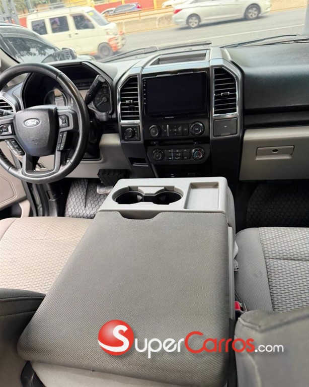 2016 Ford F 150 XLT — foto 8 / 9