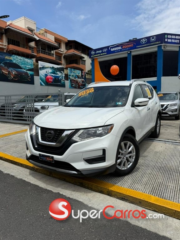 2020 Nissan Rogue SV — foto 2 / 10