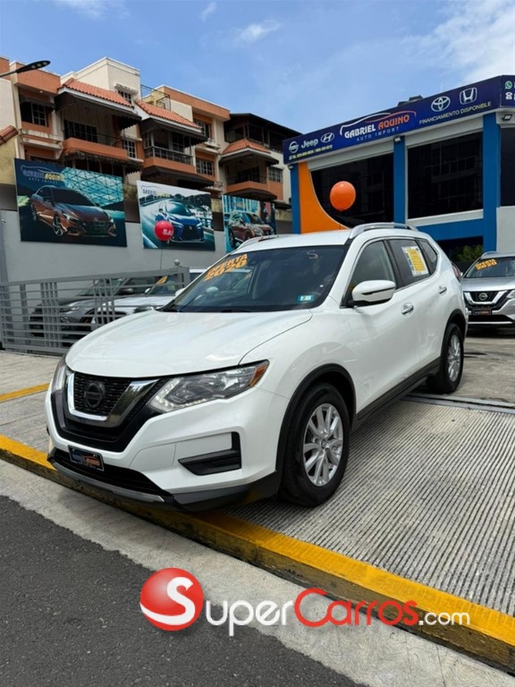 2020 Nissan Rogue SV — foto 4 / 10