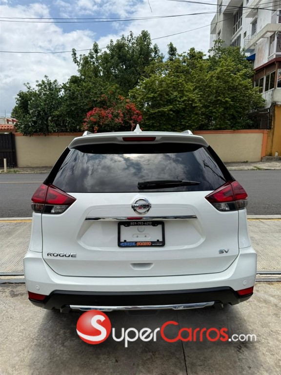 2020 Nissan Rogue SV — foto 6 / 10