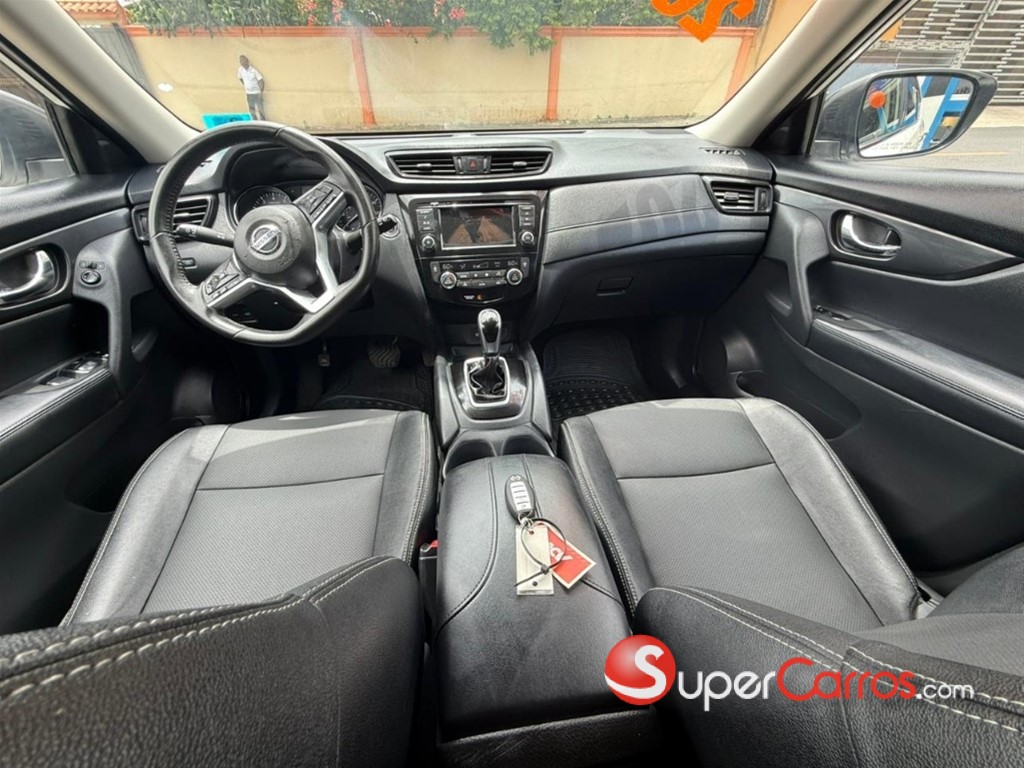 2020 Nissan Rogue SV — foto 7 / 10