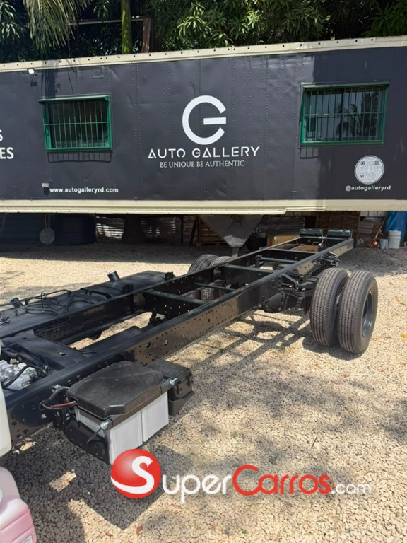 2027 Mitsubishi Motors Canter Chassis 16 Pies — foto 4 / 12