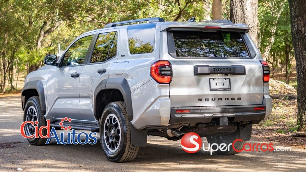 2027 Toyota 4 Runner SR5 — foto 4 / 12