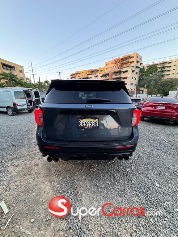 2021 Ford Explorer ST — foto 6 / 8