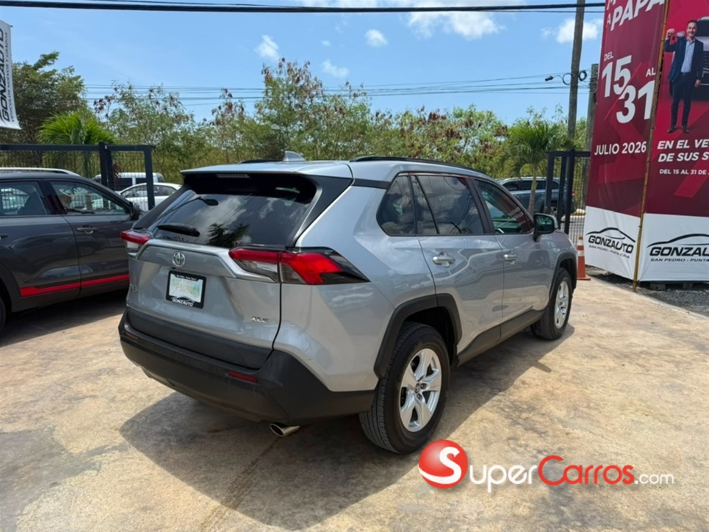 2021 Toyota RAV4 XLE — foto 9 / 11