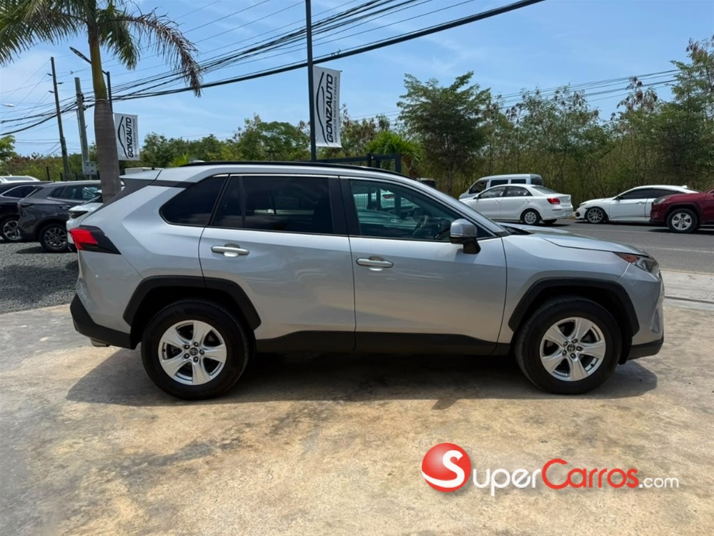 2021 Toyota RAV4 XLE — foto 10 / 11