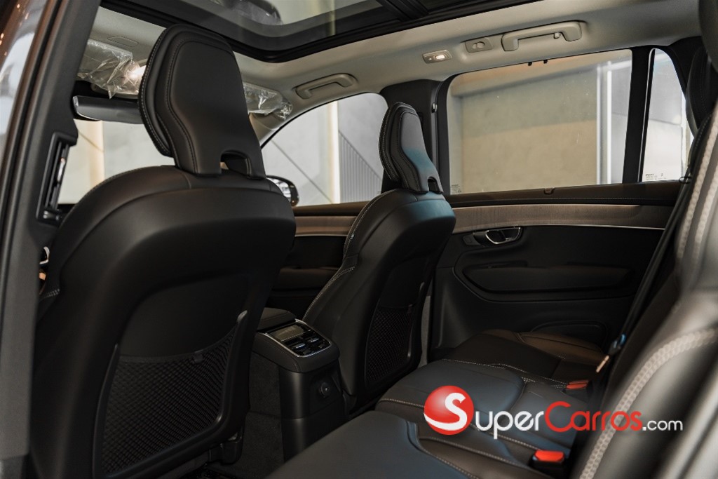 2026 Volvo XC90 RE Plus — foto 8 / 12