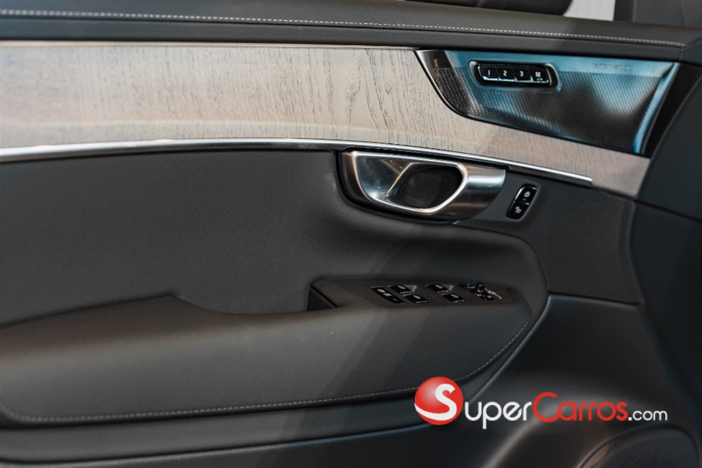 2026 Volvo XC90 RE Plus — foto 10 / 12