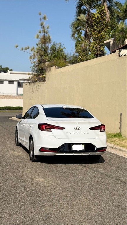 2019 Hyundai Elantra SE — foto 3 / 10