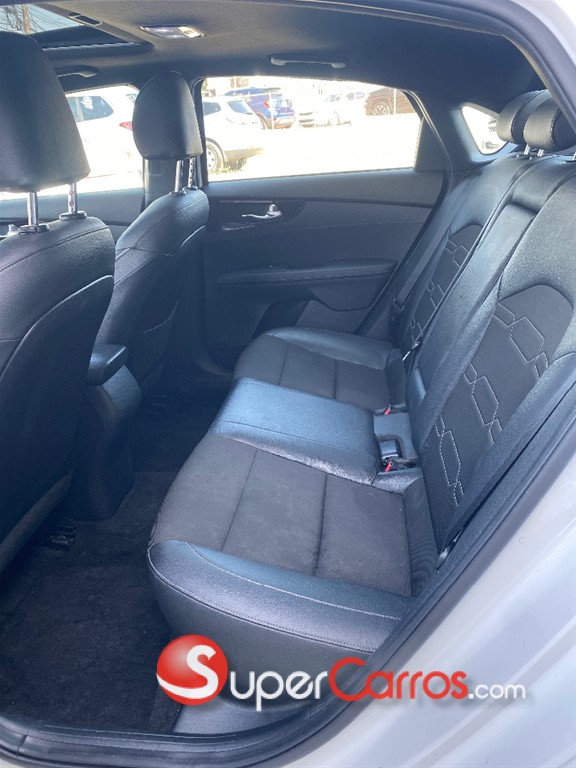 2021 Kia Forte GT Line — foto 8 / 10