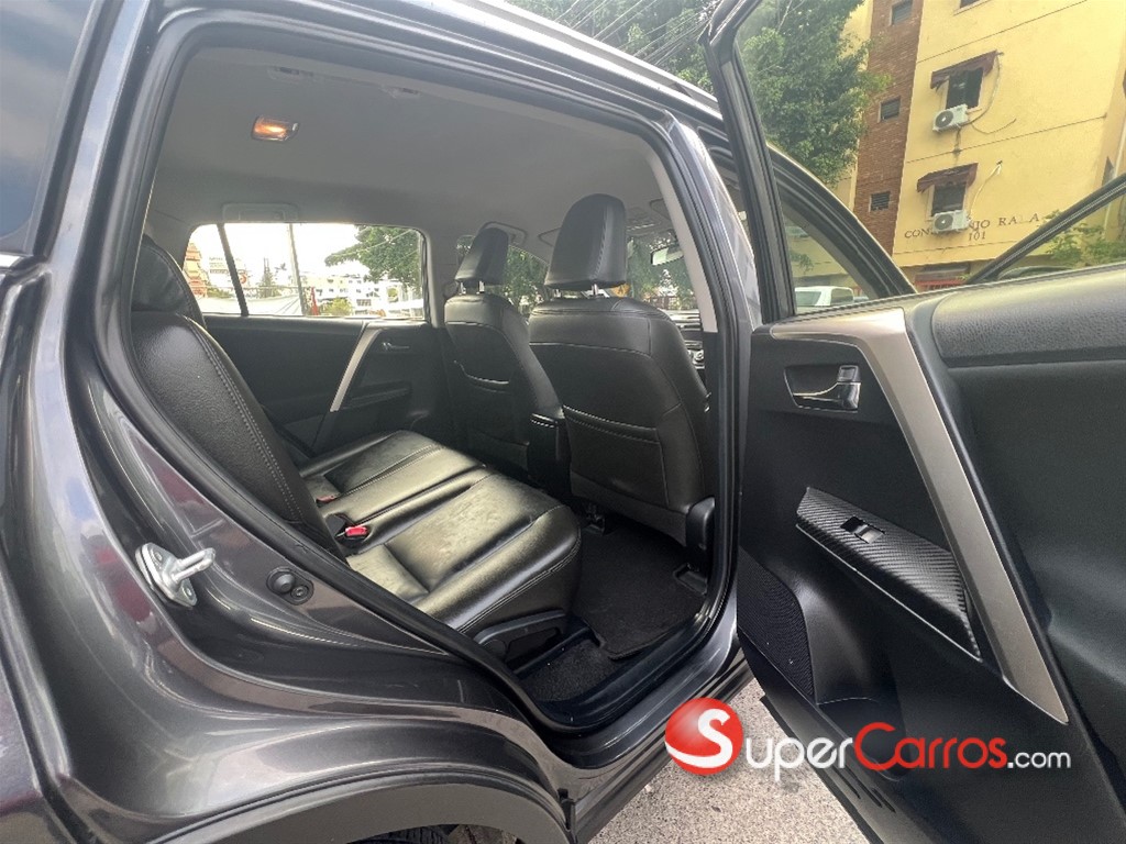 2015 Toyota RAV4 LE — foto 11 / 12