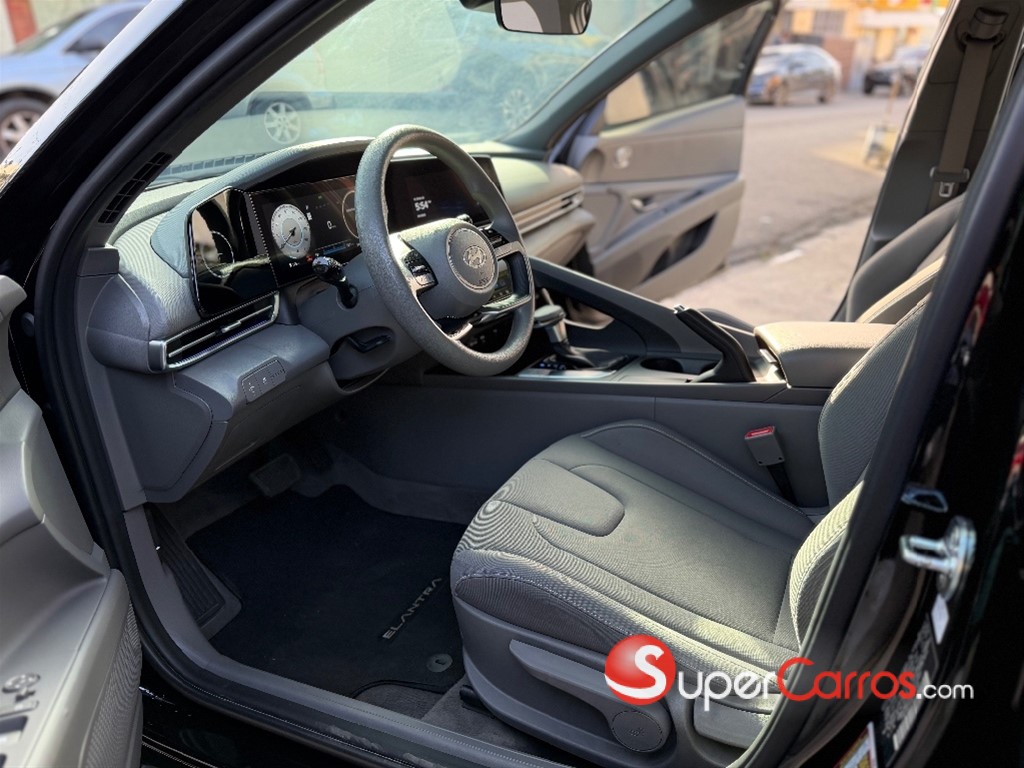 2024 Hyundai Elantra SEL — foto 8 / 12
