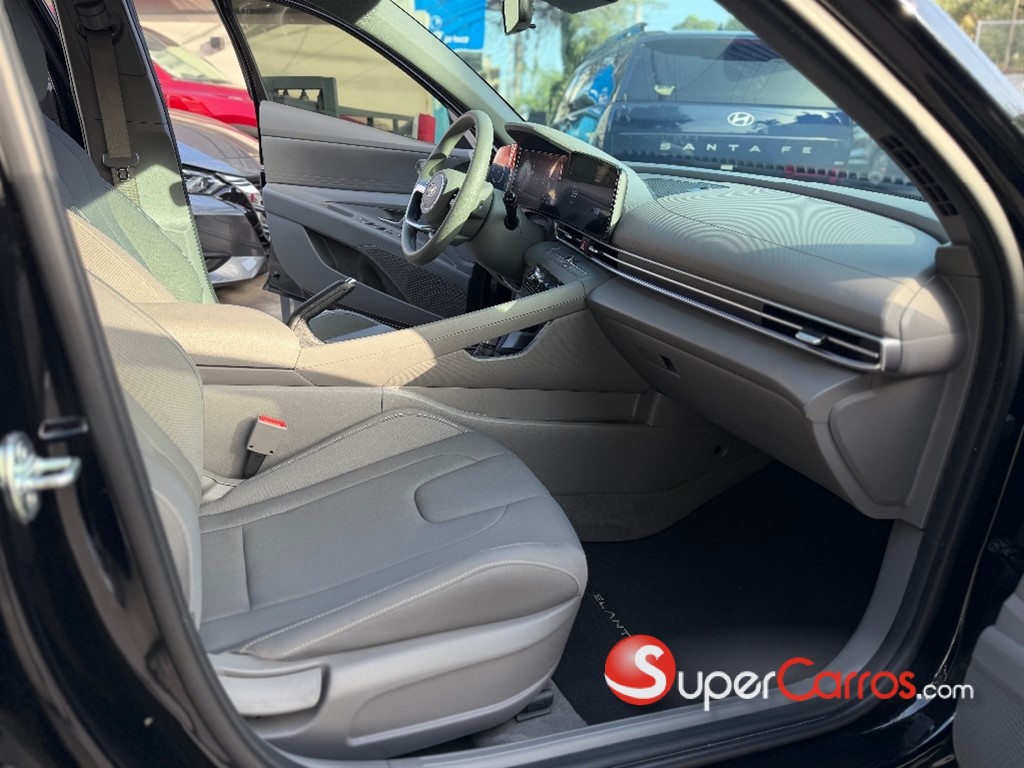 2024 Hyundai Elantra SEL — foto 9 / 12
