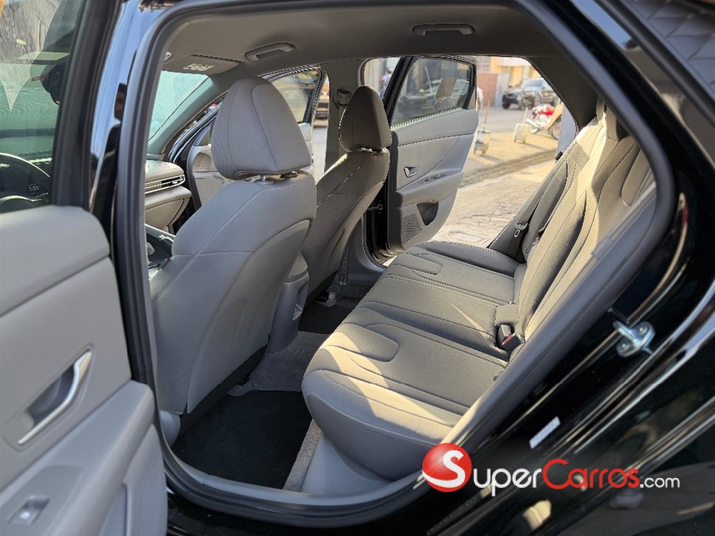 2024 Hyundai Elantra SEL — foto 10 / 12
