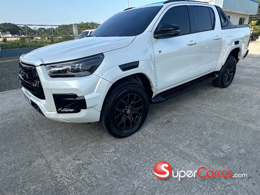 2023 Toyota Hilux GR Sport — foto 2 / 11