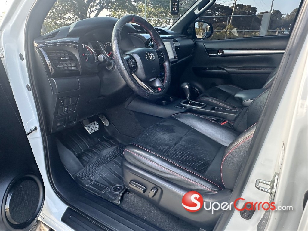 2023 Toyota Hilux GR Sport — foto 7 / 11