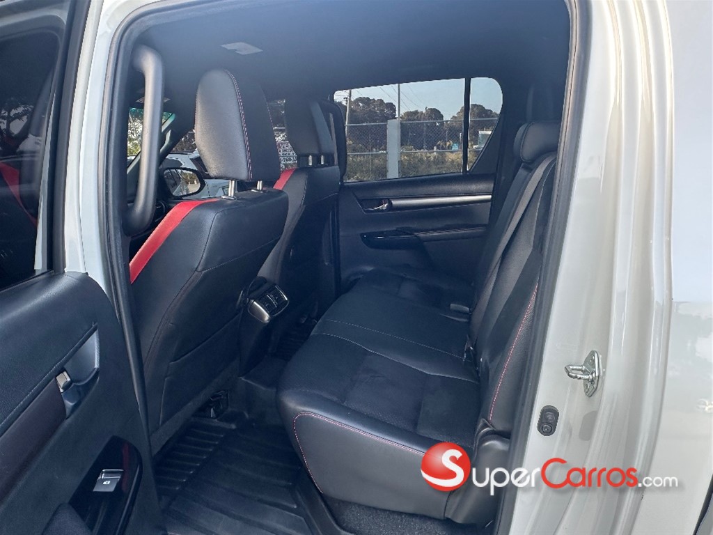 2023 Toyota Hilux GR Sport — foto 10 / 11