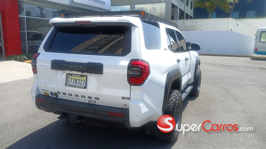 2026 Toyota 4 Runner SR5 — foto 6 / 7