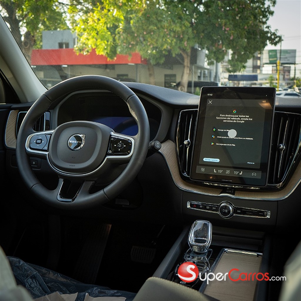 2026 Volvo XC60 T8 Core — foto 5 / 9