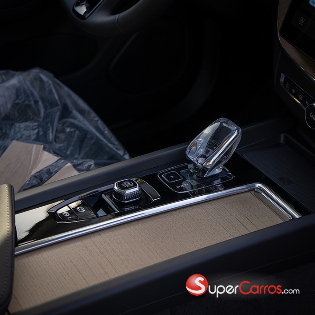 2026 Volvo XC60 T8 Core — foto 6 / 9