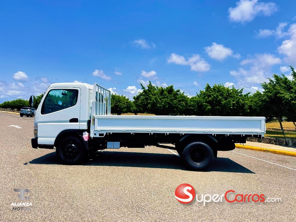 2027 Mitsubishi Motors Fuso Canter — foto 5 / 12