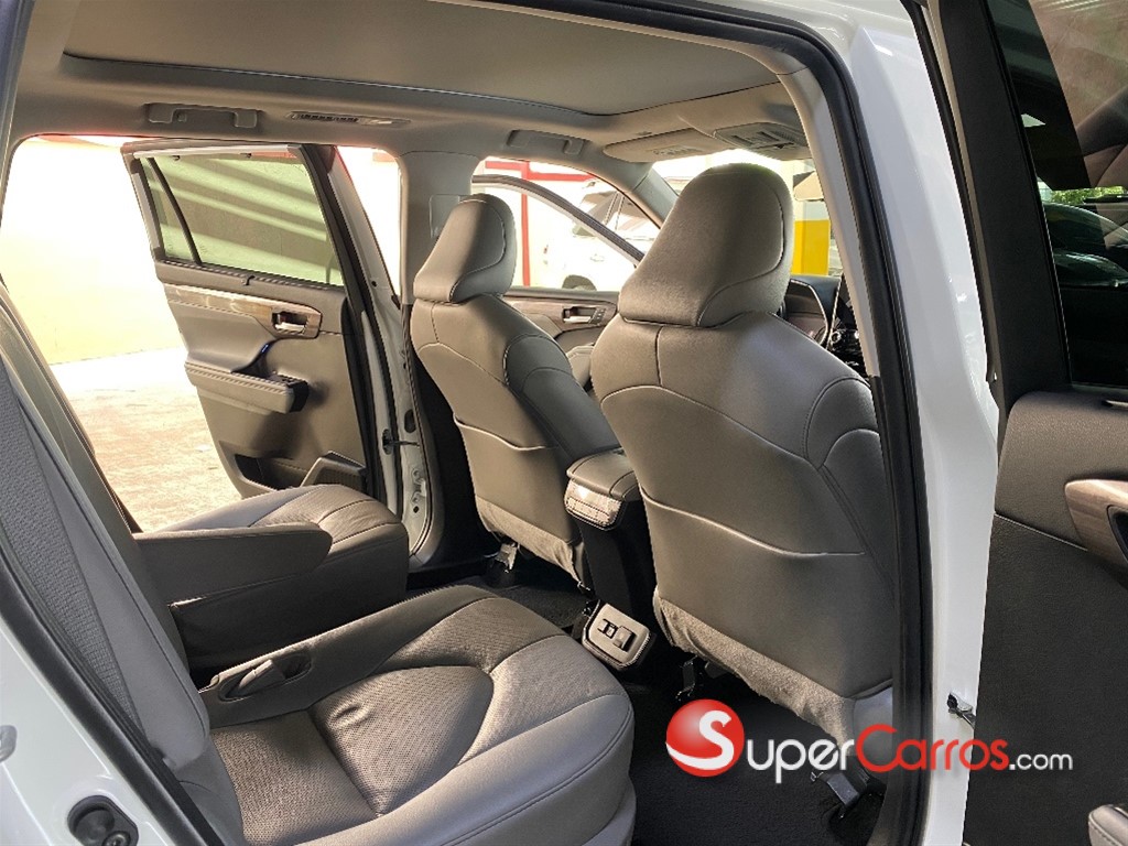 2022 Toyota Highlander Platinum — foto 7 / 12