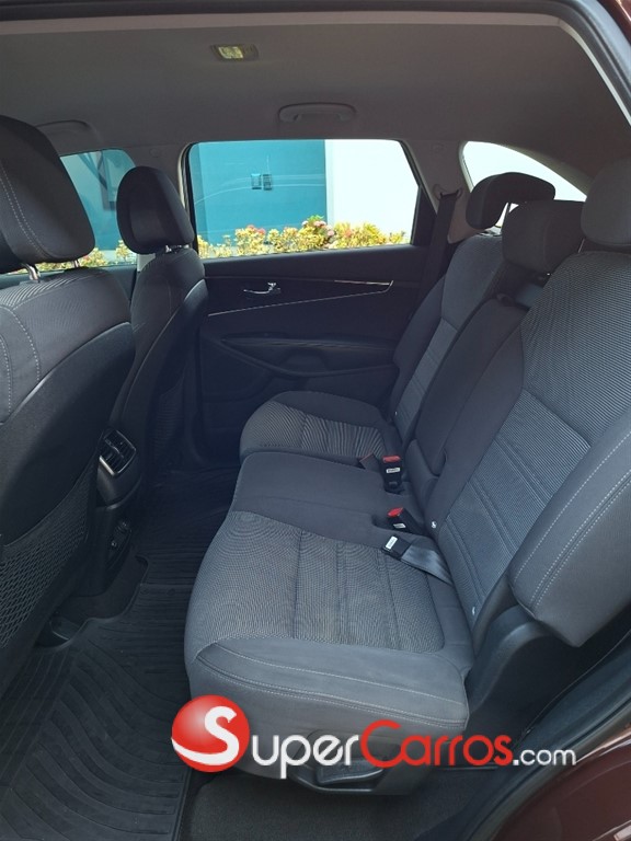 2018 Kia Sorento LX — foto 9 / 12
