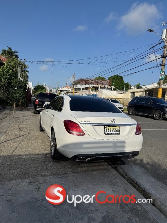 2017 Mercedes-Benz Clase C 300 — foto 2 / 9