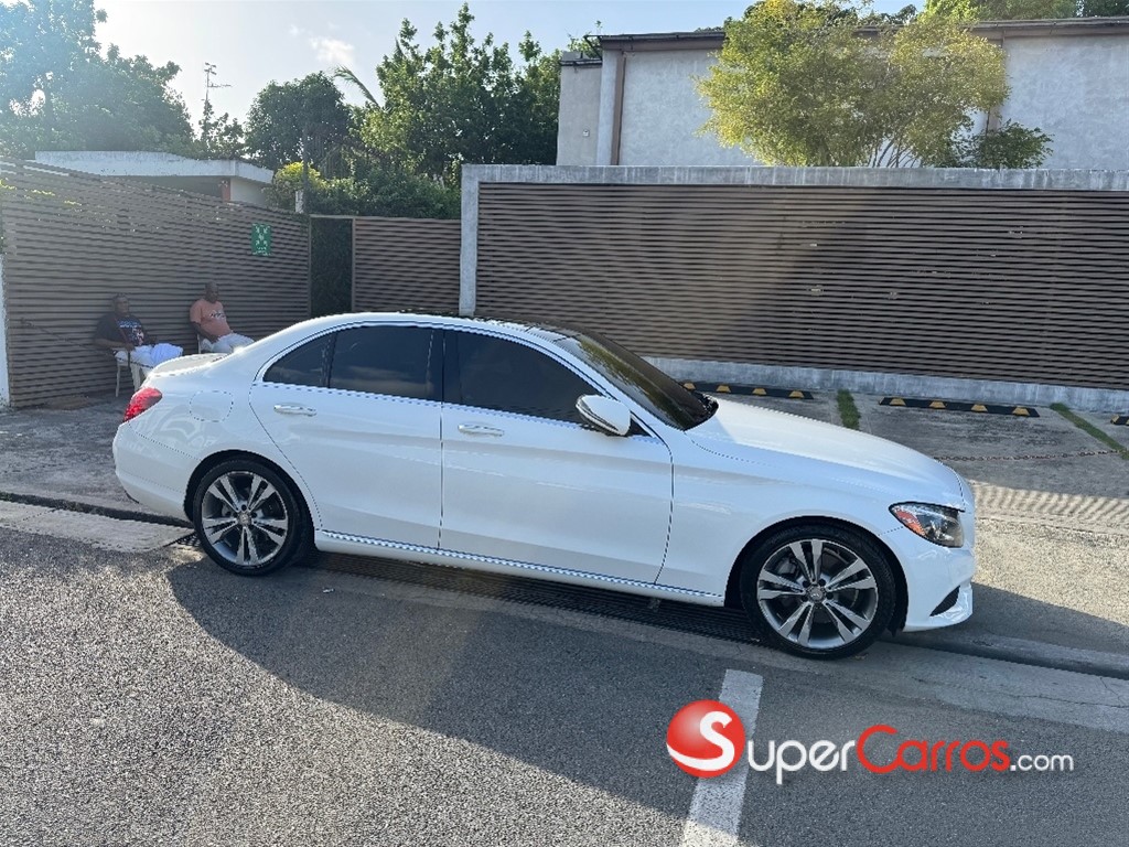 2017 Mercedes-Benz Clase C 300 — foto 4 / 9