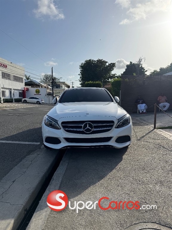 2017 Mercedes-Benz Clase C 300 — foto 8 / 9