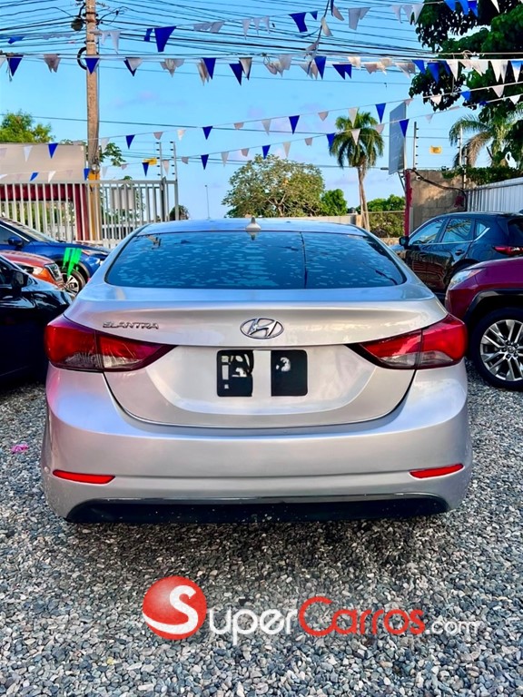 2016 Hyundai Elantra — foto 8 / 9