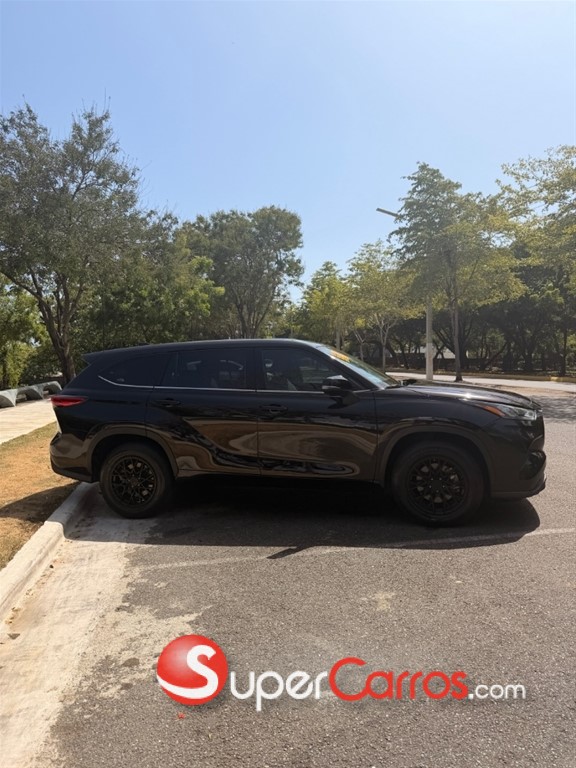 2020 Toyota Highlander L — foto 2 / 12