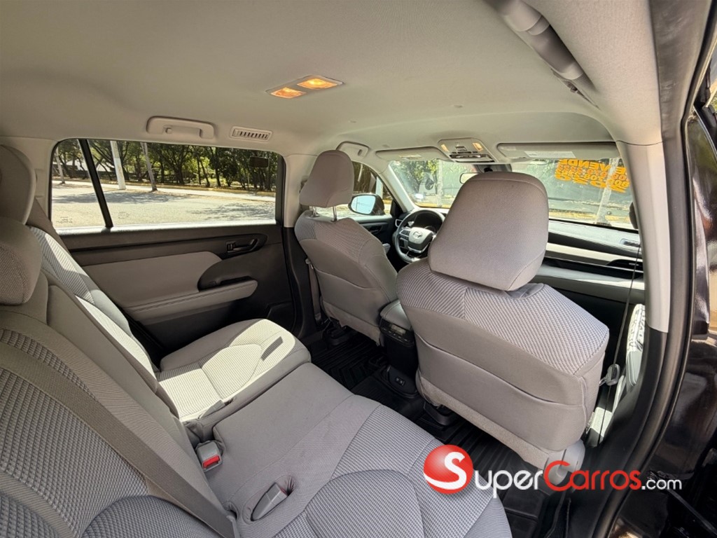 2020 Toyota Highlander L — foto 4 / 12