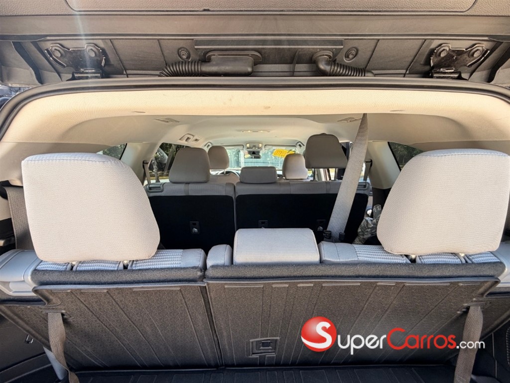 2020 Toyota Highlander L — foto 6 / 12