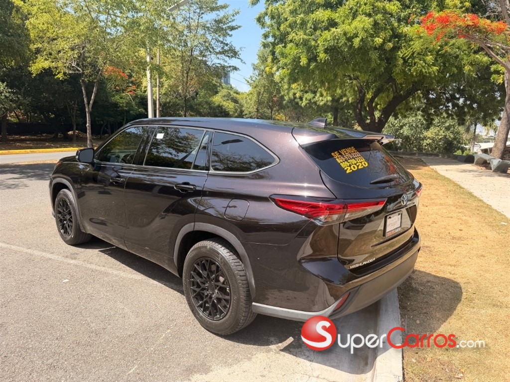 2020 Toyota Highlander L — foto 10 / 12