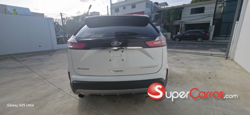 2020 Ford EDGE Titanium — foto 2 / 10