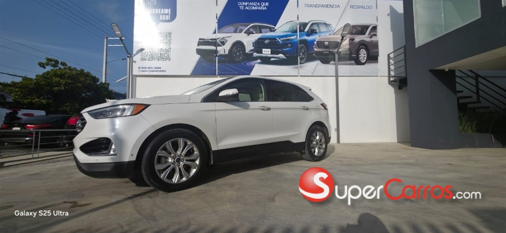 2020 Ford EDGE Titanium — foto 5 / 10