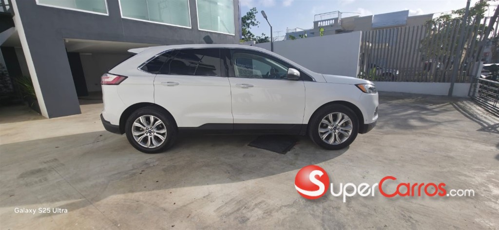 2020 Ford EDGE Titanium — foto 6 / 10