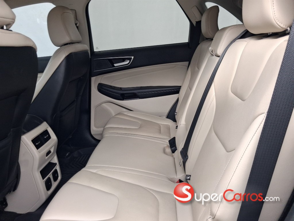 2020 Ford EDGE Titanium — foto 7 / 10