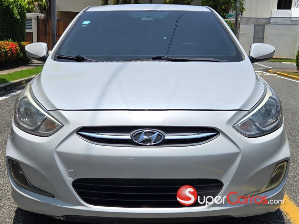 2016 Hyundai Accent SE — foto 2 / 12