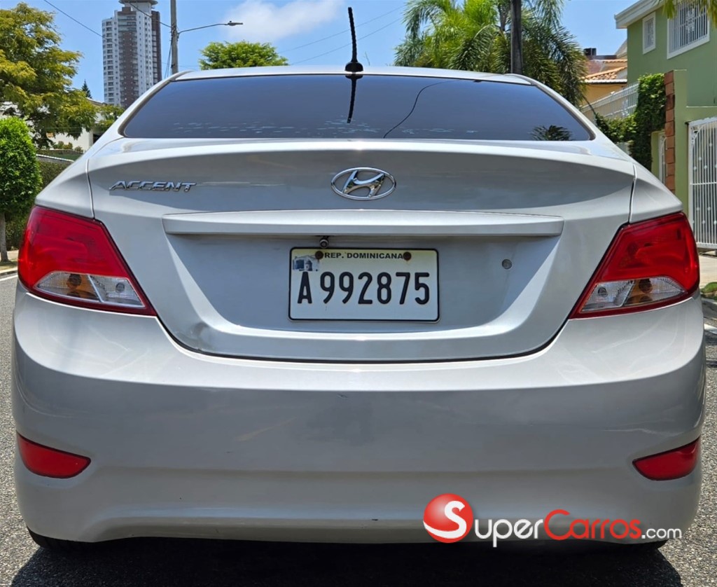 2016 Hyundai Accent SE — foto 4 / 12