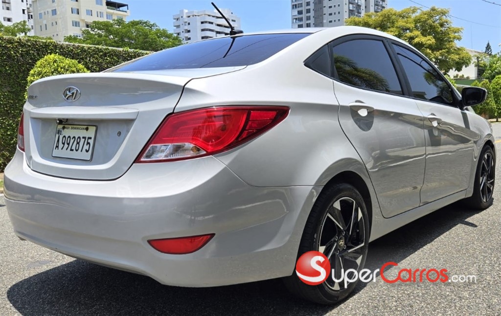 2016 Hyundai Accent SE — foto 5 / 12