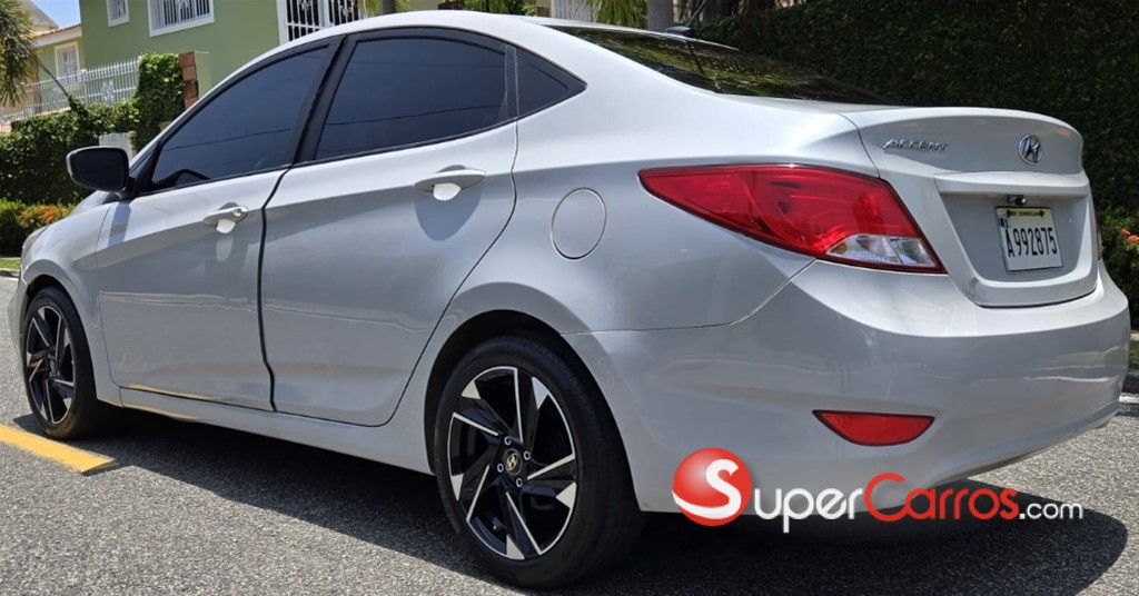 2016 Hyundai Accent SE — foto 6 / 12