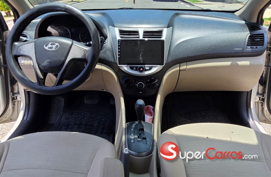 2016 Hyundai Accent SE — foto 7 / 12