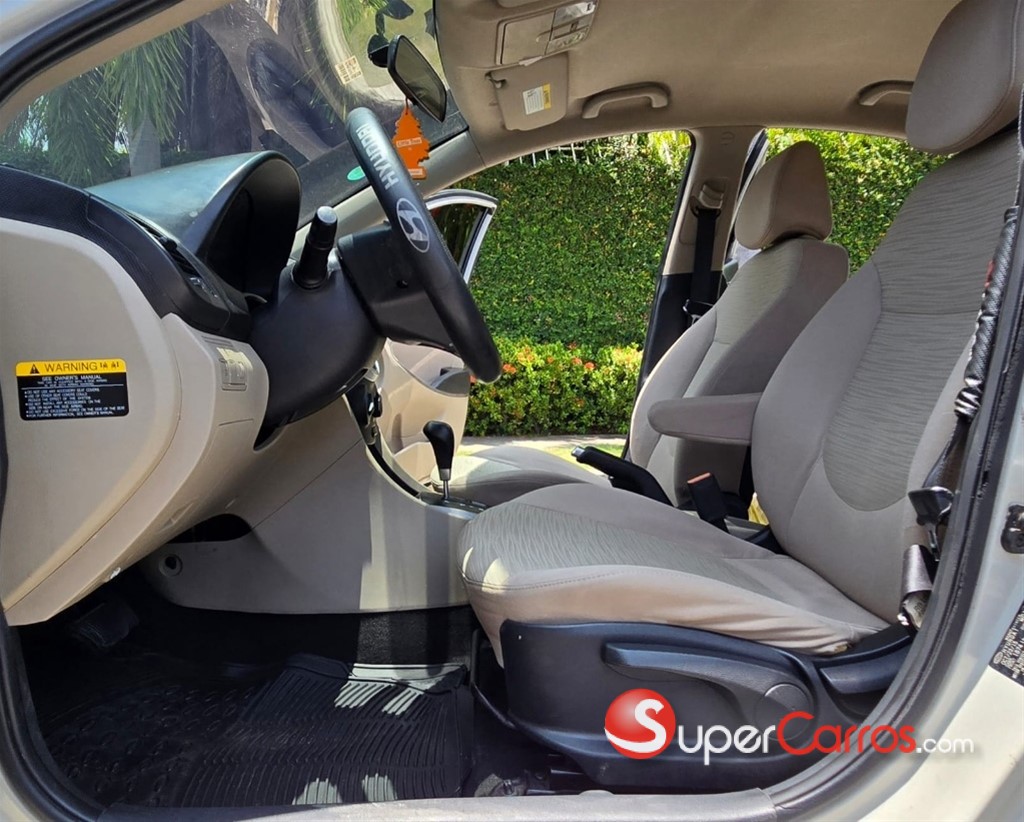 2016 Hyundai Accent SE — foto 8 / 12